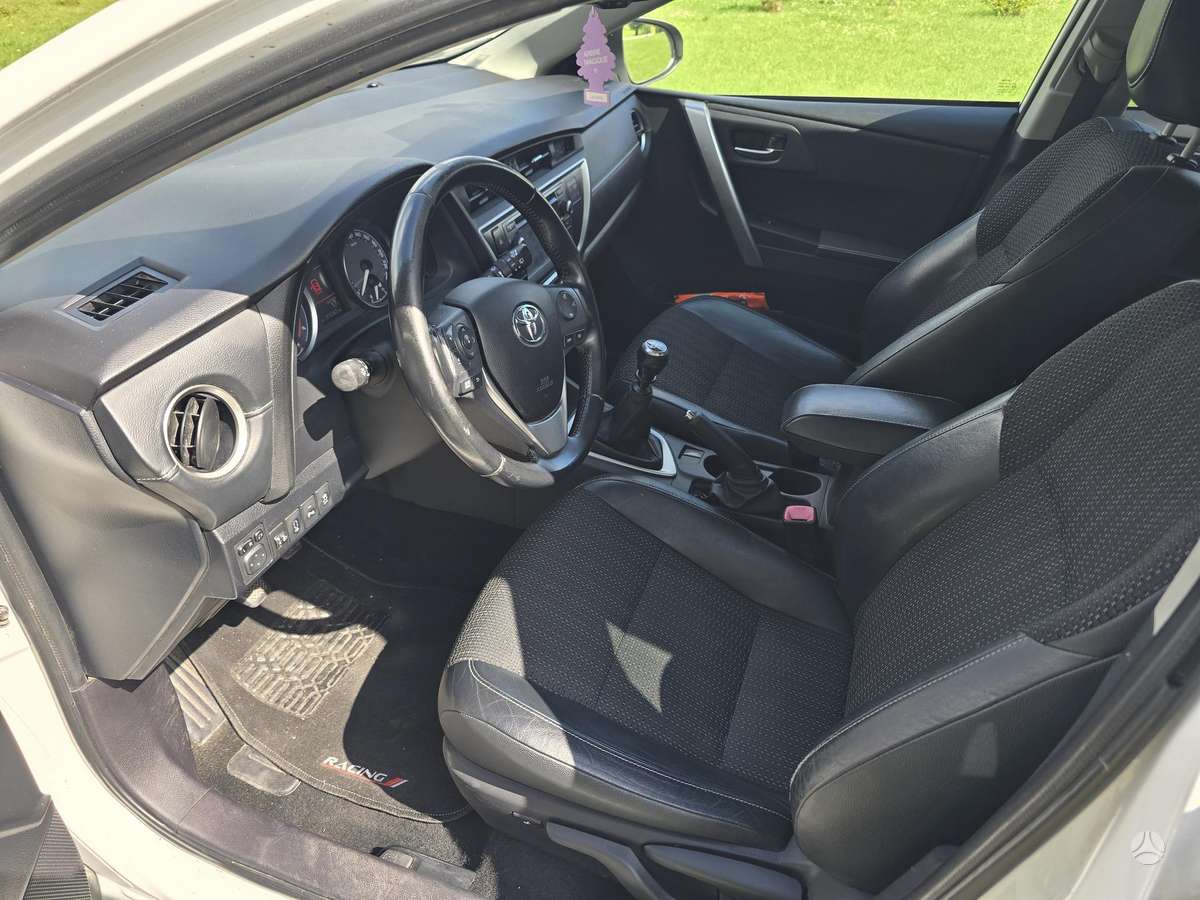 Toyota Auris, 2.0 l., hatchback