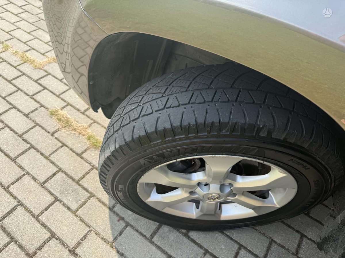 Toyota RAV4 - 7