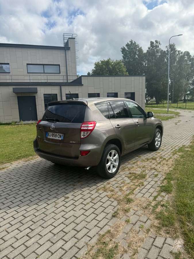 Toyota RAV4 - 4