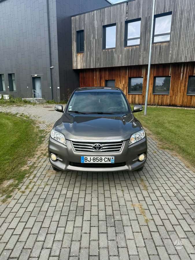 Toyota RAV4 - 1