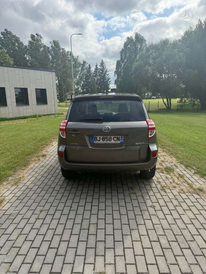 Toyota RAV4 - 6