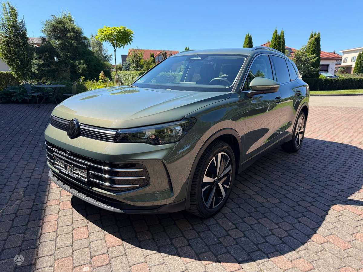 Volkswagen Tiguan - 1