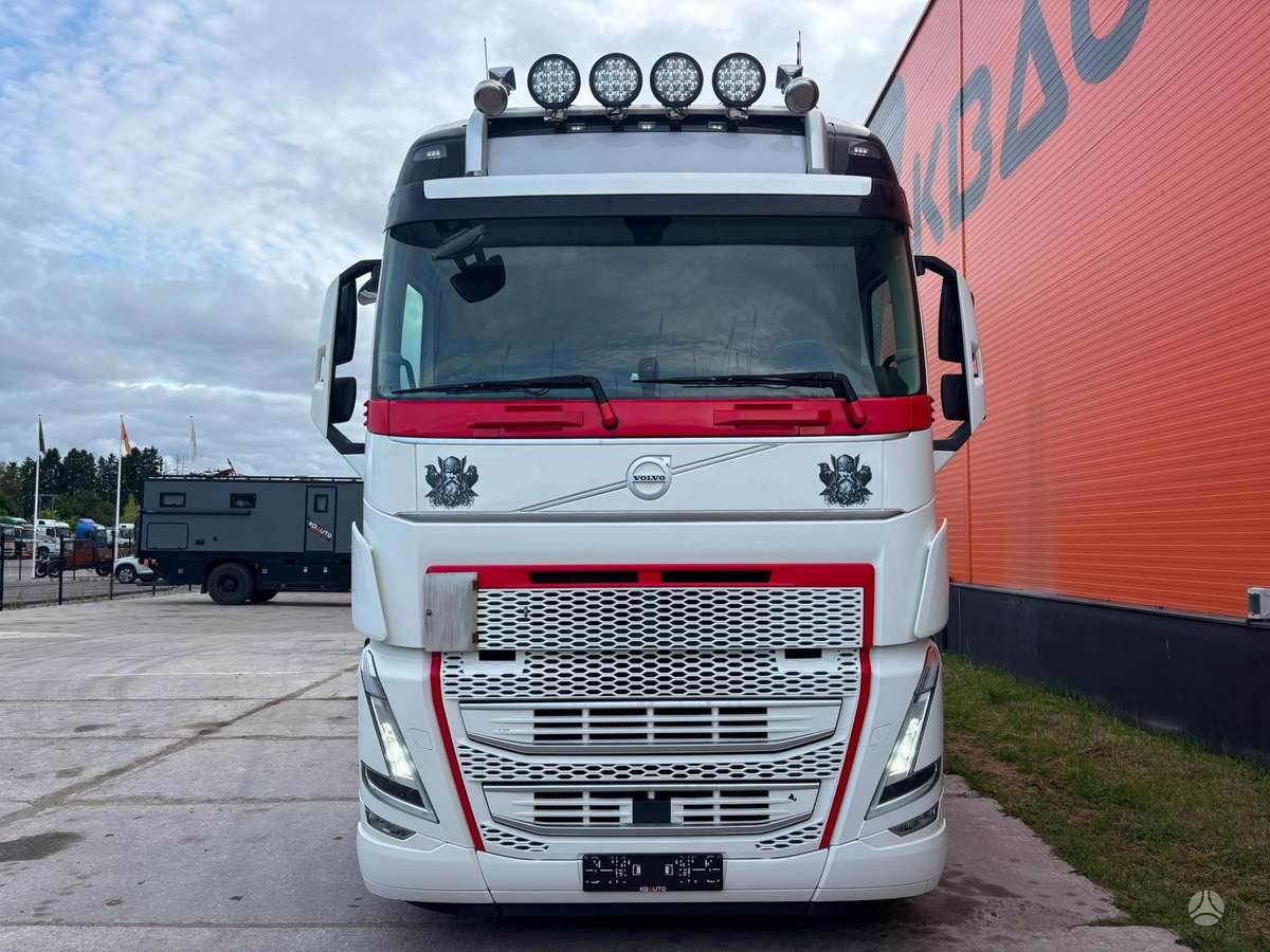 Volvo FH 500 6x2, single sleeper