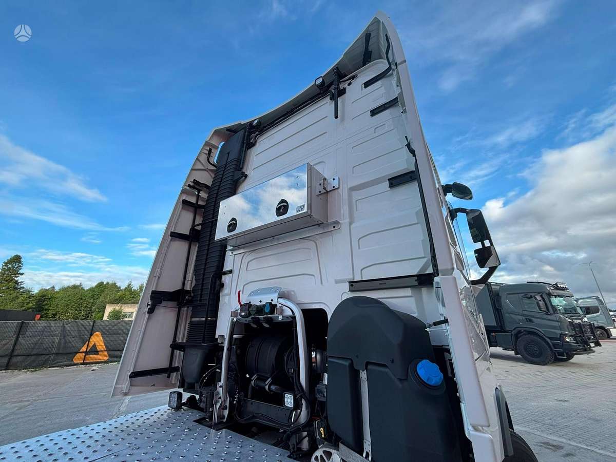 Volvo FH 500 6x2, single sleeper