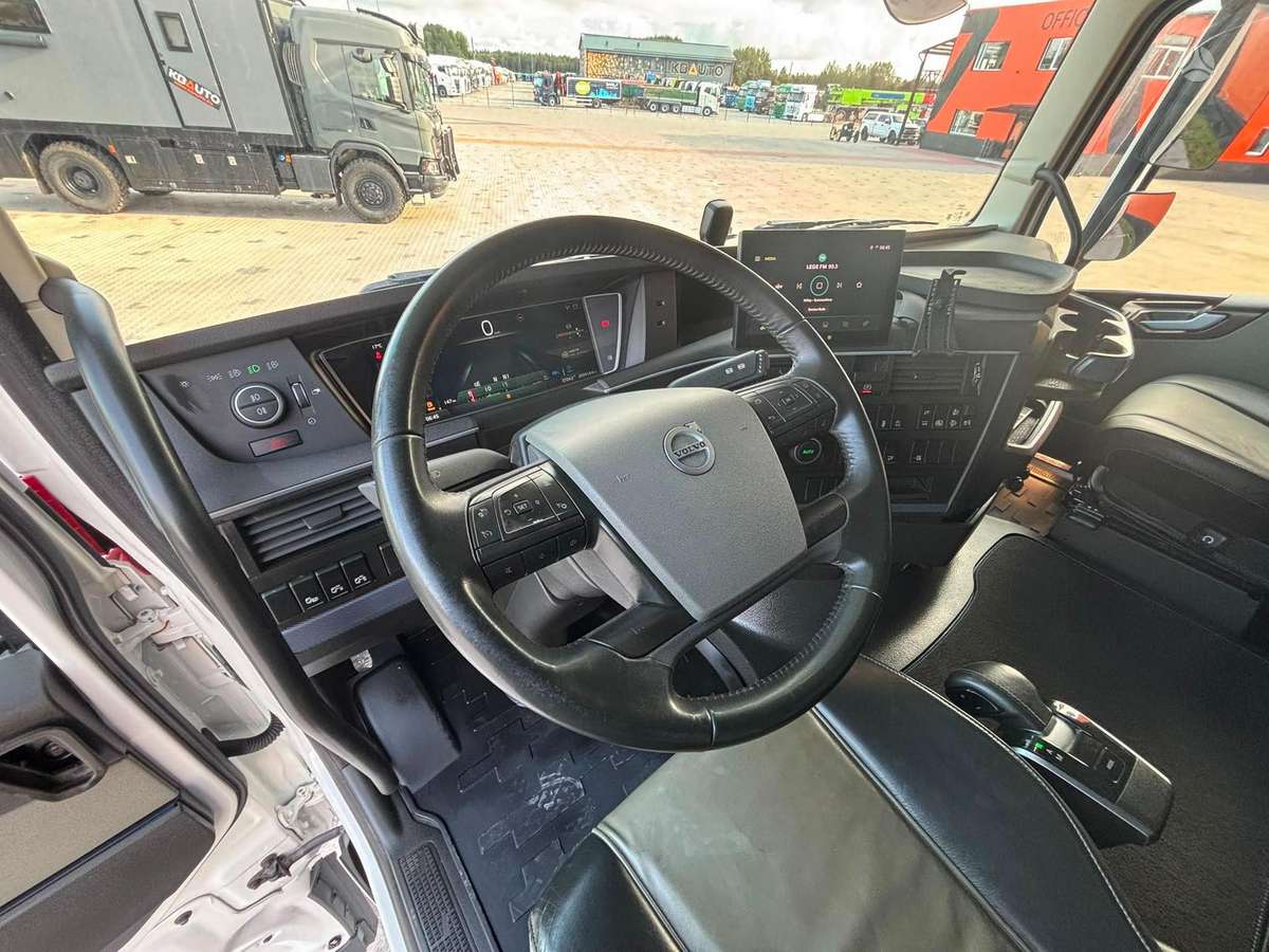 Volvo FH 500 6x2, single sleeper
