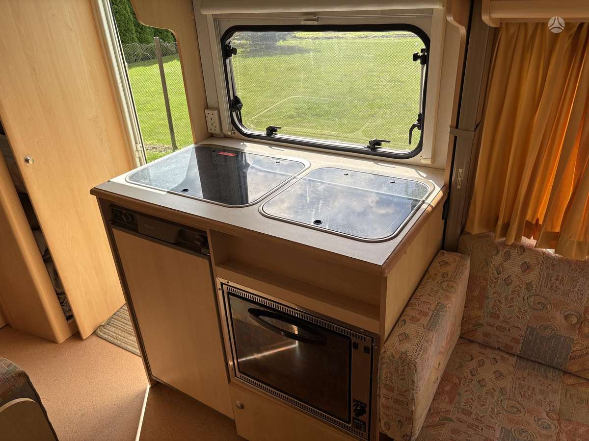 Lunar Chateau 400 1000kg, кемперы