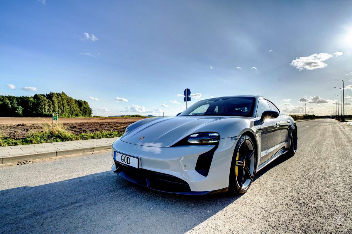 Porsche Taycan - 1