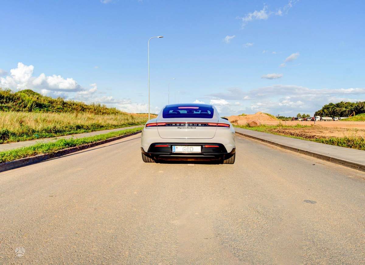 Porsche Taycan - 3