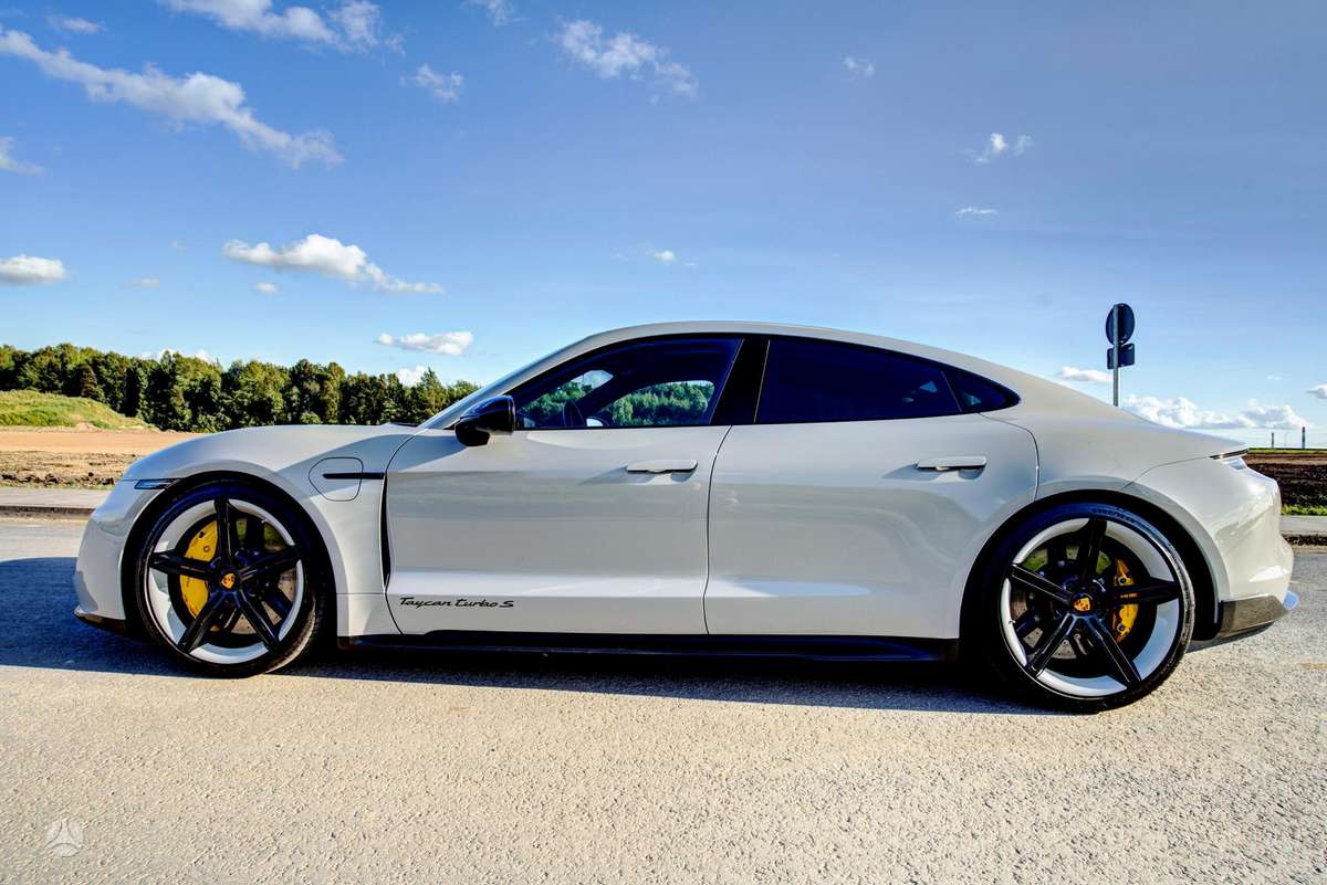 Porsche Taycan - 4
