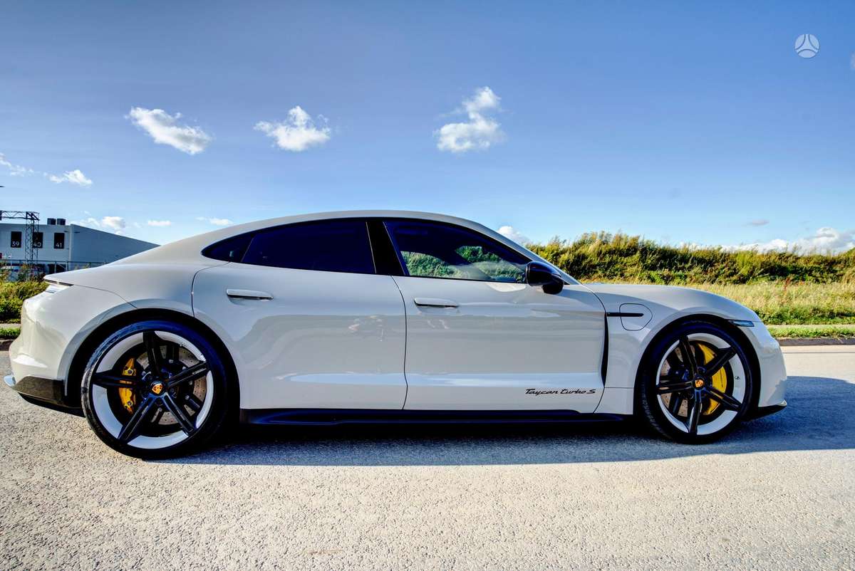 Porsche Taycan - 6