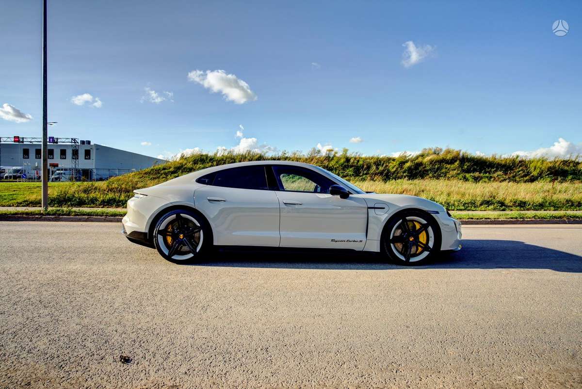 Porsche Taycan - 7