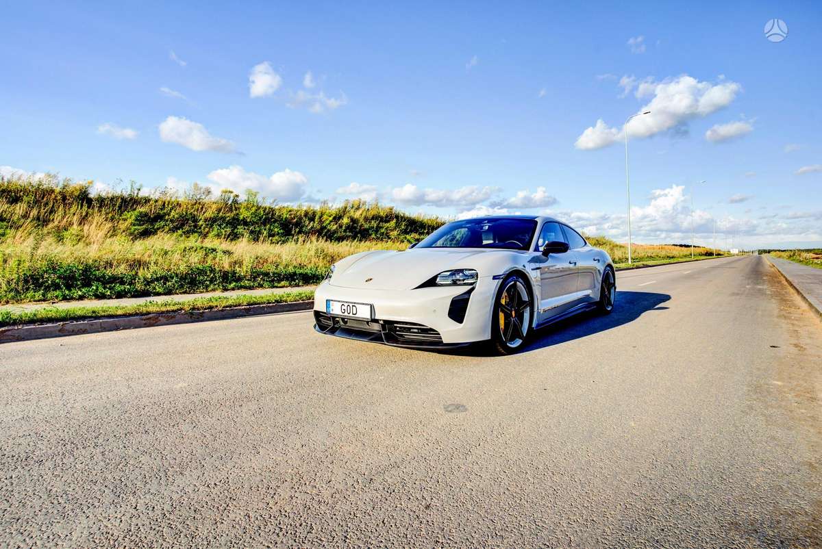 Porsche Taycan - 8