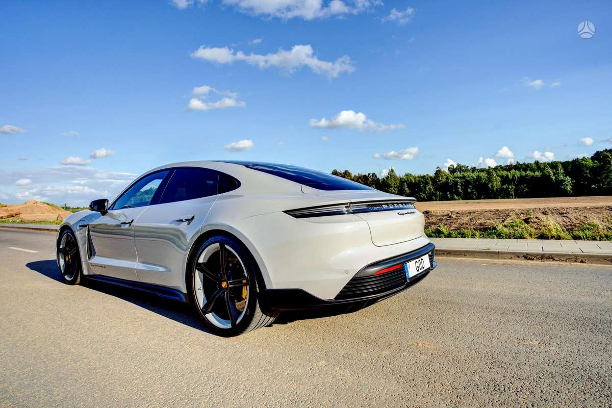 Porsche Taycan - 10