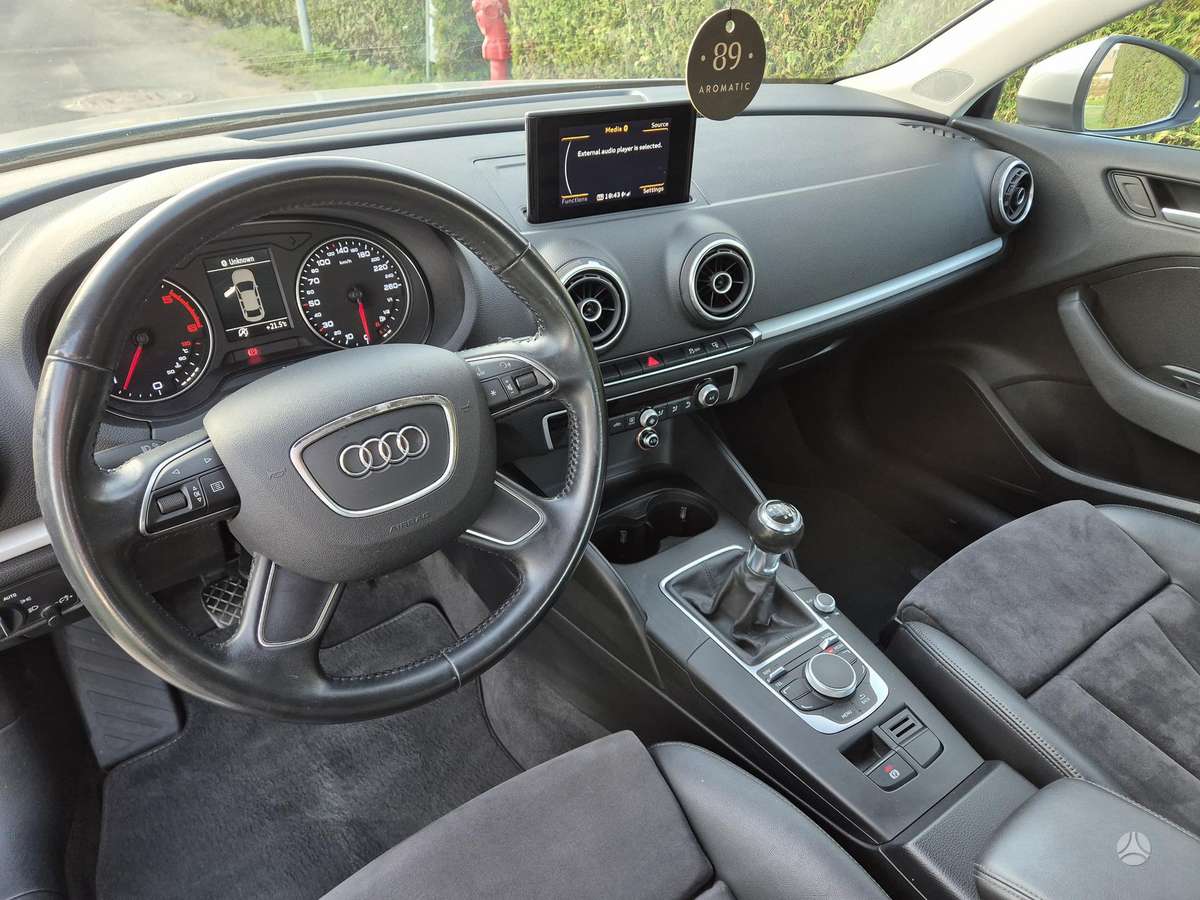 Audi A3, 1.6 l., Седан