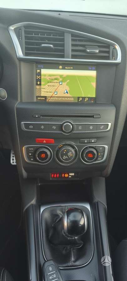 Citroen DS4, 1.2 l., hatchback