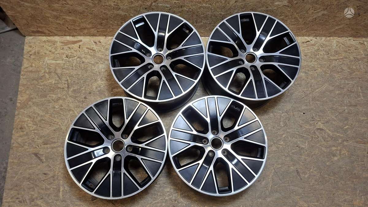 Porsche Taycan, 9J1601025K, Cen32119