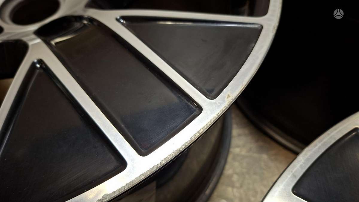 Porsche Taycan, 9J1601025K, Cen32119