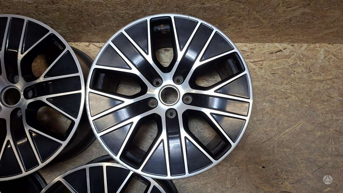 Porsche Taycan, 9J1601025K, Cen32119