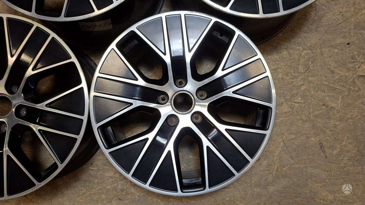 Porsche Taycan, 9J1601025K, Cen32119
