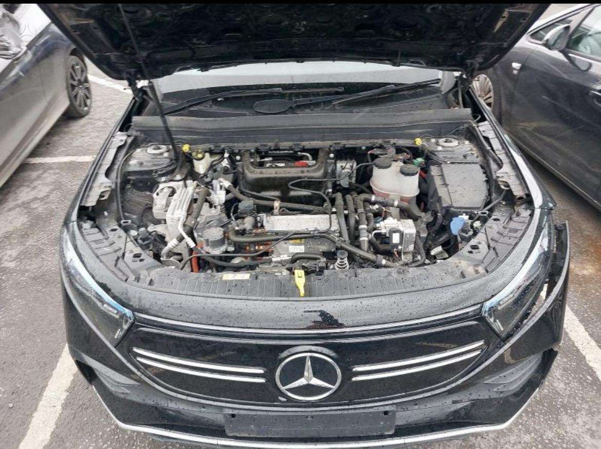 Mercedes-Benz EQB по частям