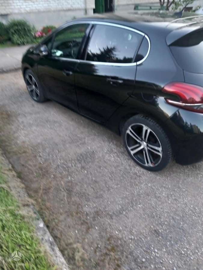 Peugeot 208, 1.2 l., hatchback