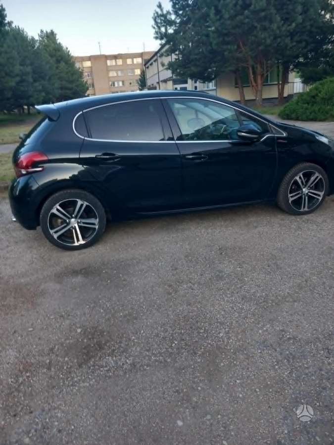 Peugeot 208, 1.2 l., hatchback