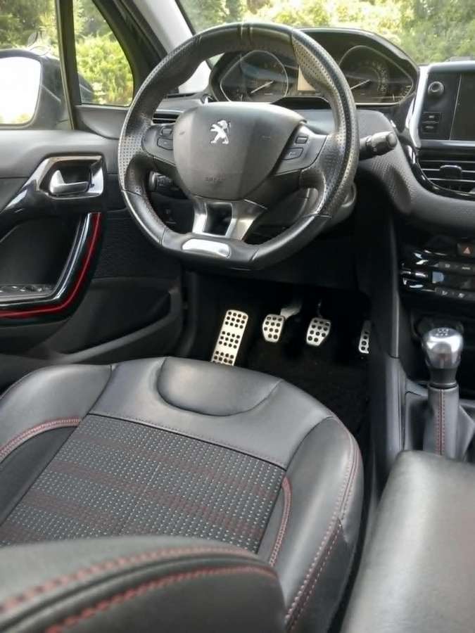 Peugeot 208, 1.2 l., hatchback