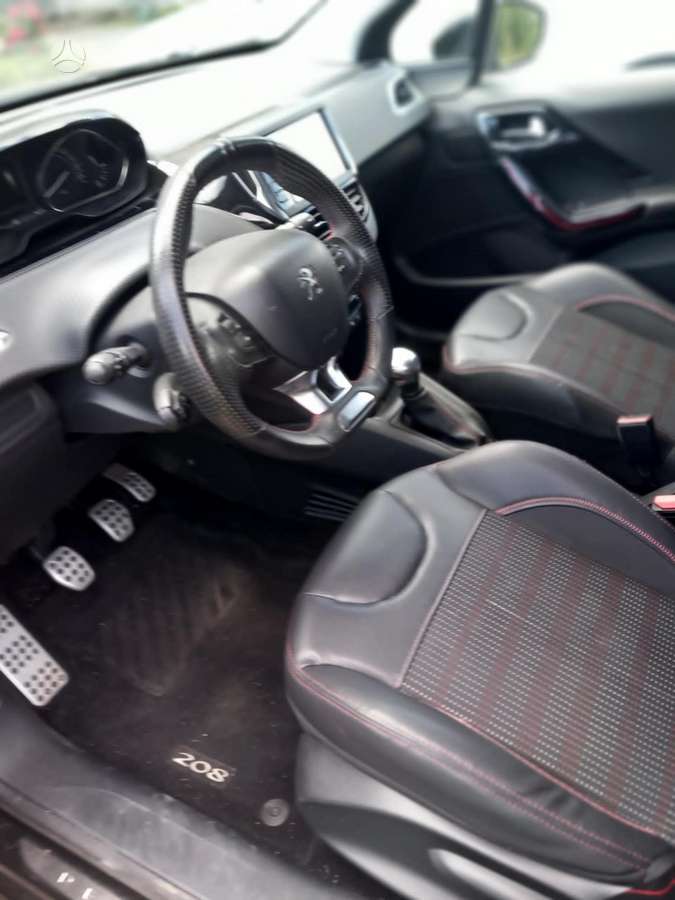 Peugeot 208, 1.2 l., hatchback