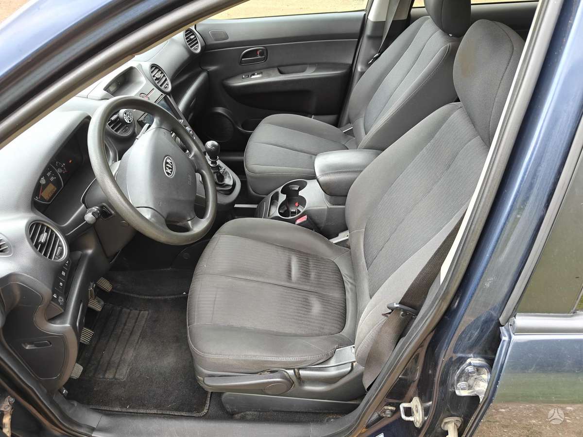 Kia Carens, 2.0 l., Минивэн