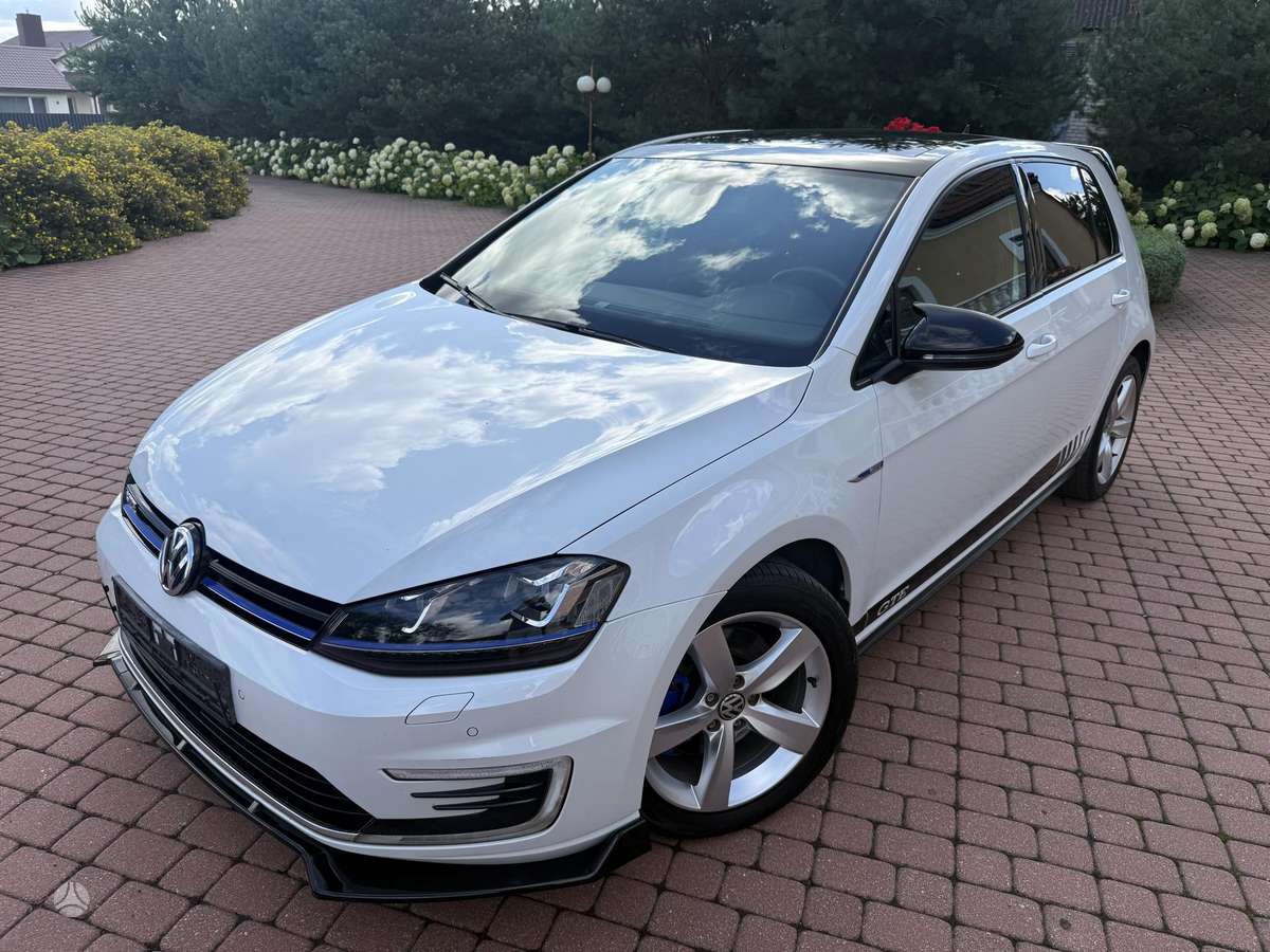 Volkswagen Golf - 1