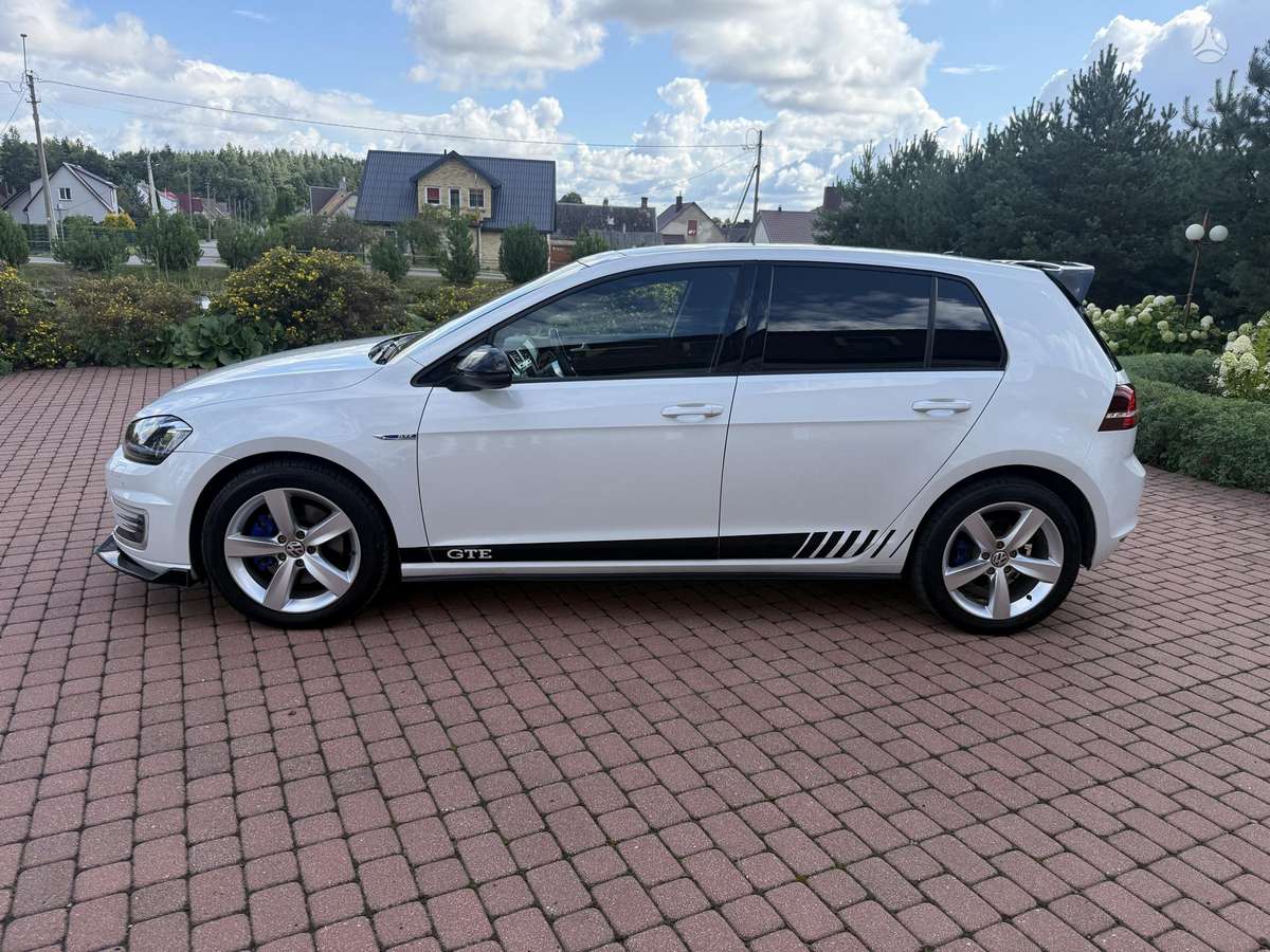 Volkswagen Golf - 2