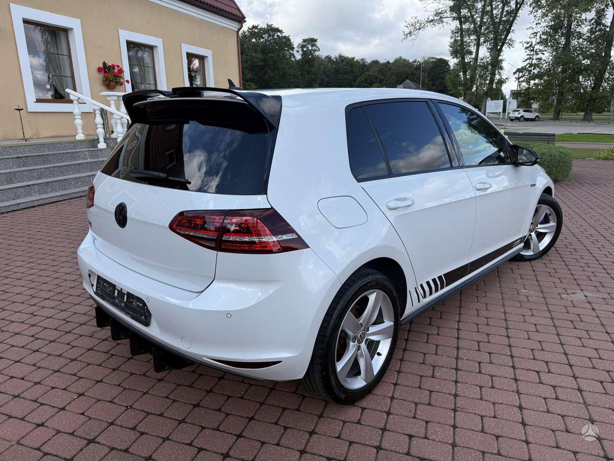 Volkswagen Golf - 5