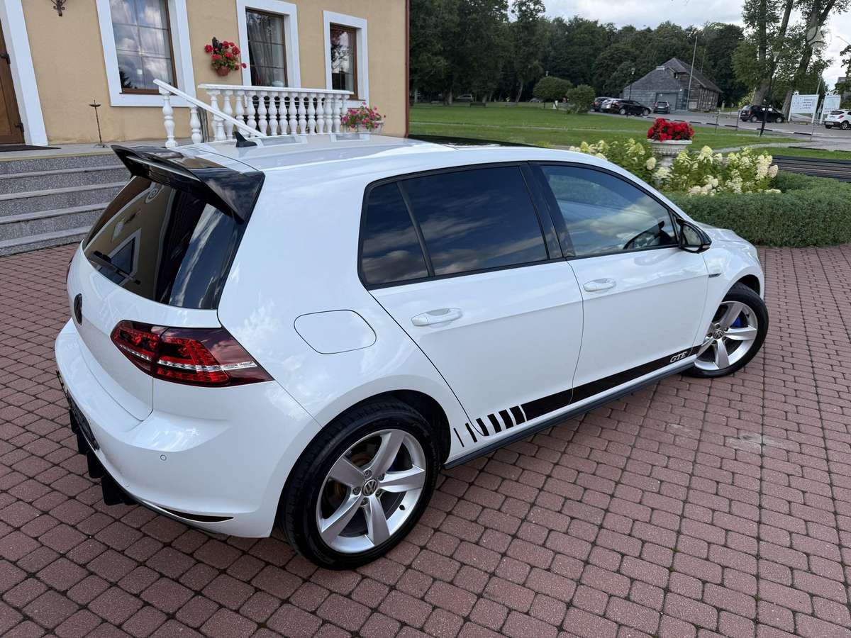 Volkswagen Golf - 6