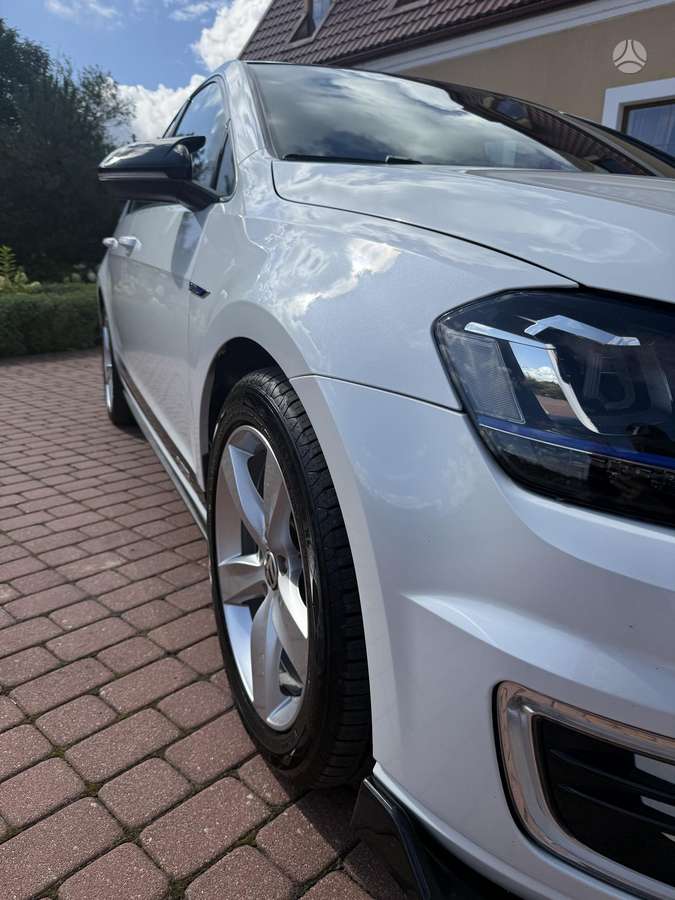 Volkswagen Golf - 12