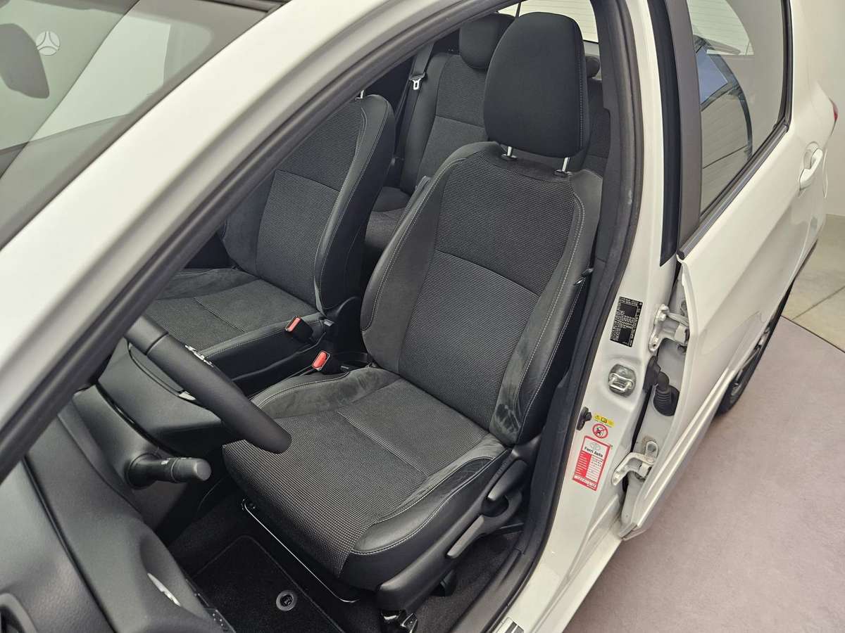 Toyota Yaris - 12