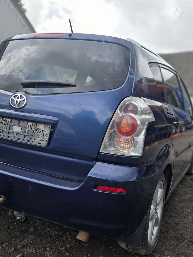 Toyota Corolla Verso kėbulo dalys