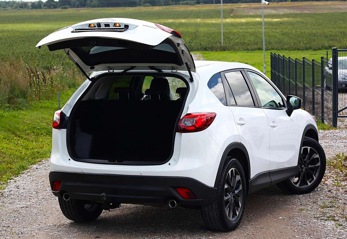Mazda CX-5, 2.2 l., off-road / crossover