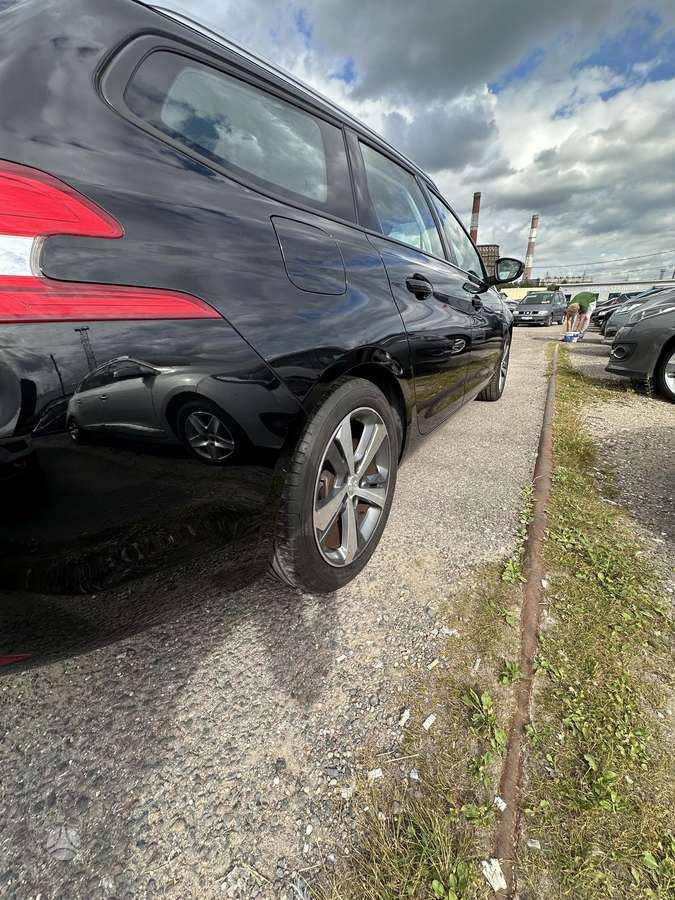 Peugeot 308 - 8