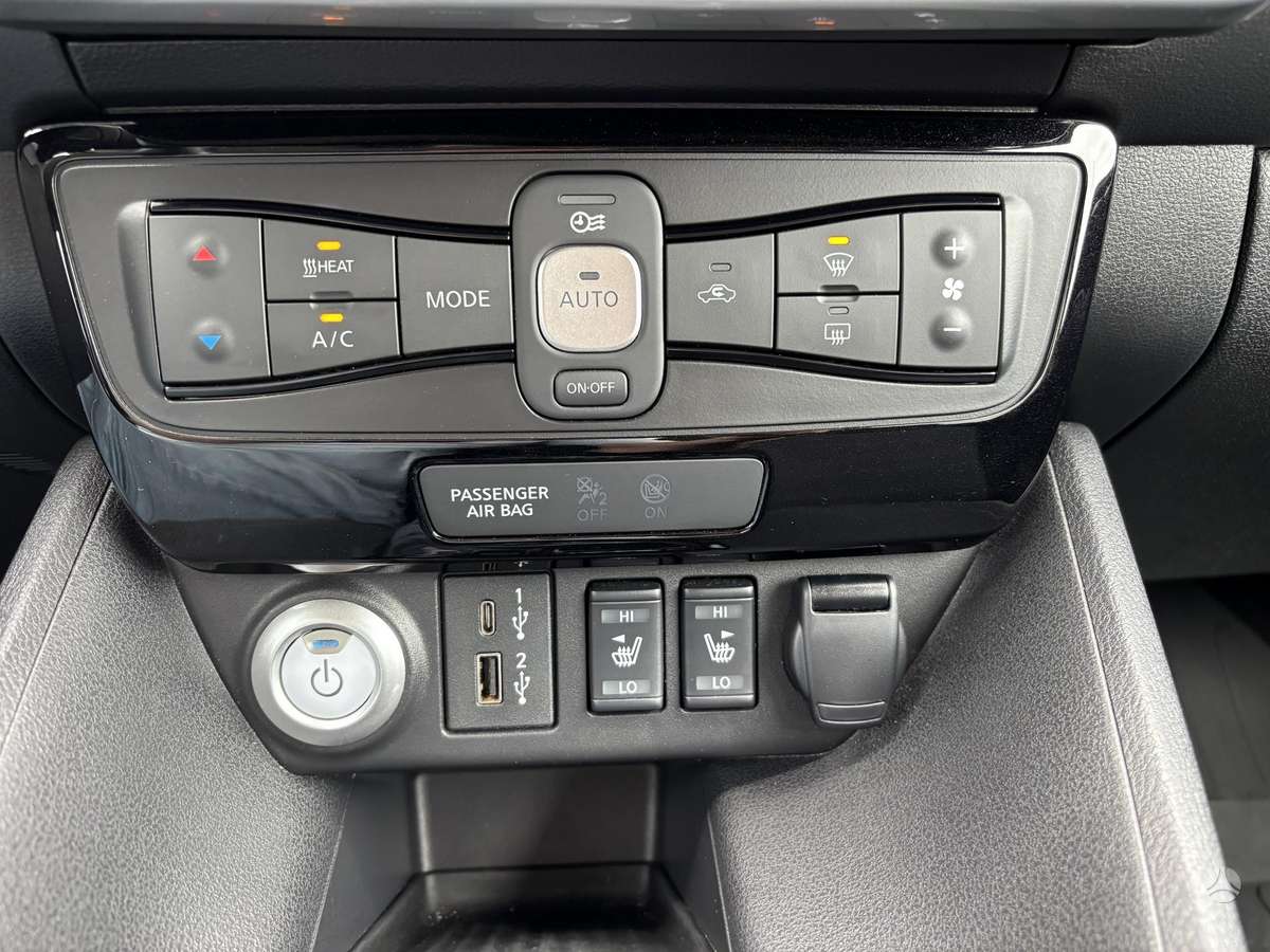 Nissan Leaf, 40 kWh, hatchback