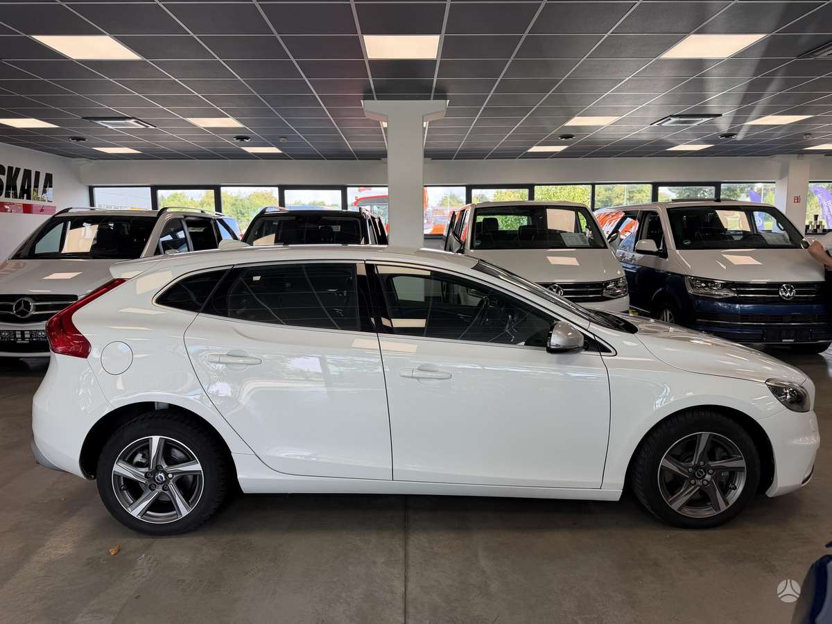 Volvo V40, 2.0 l., hatchback