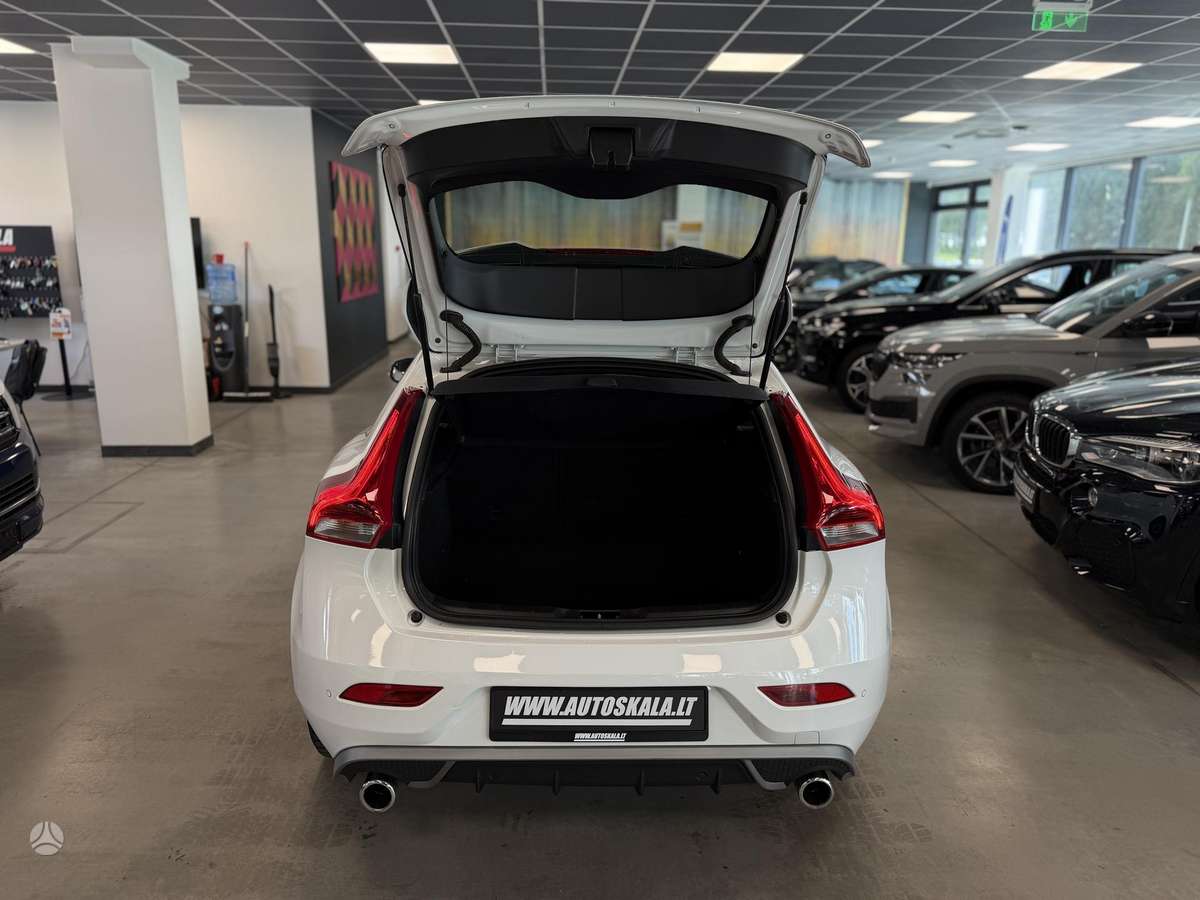 Volvo V40, 2.0 l., hatchback