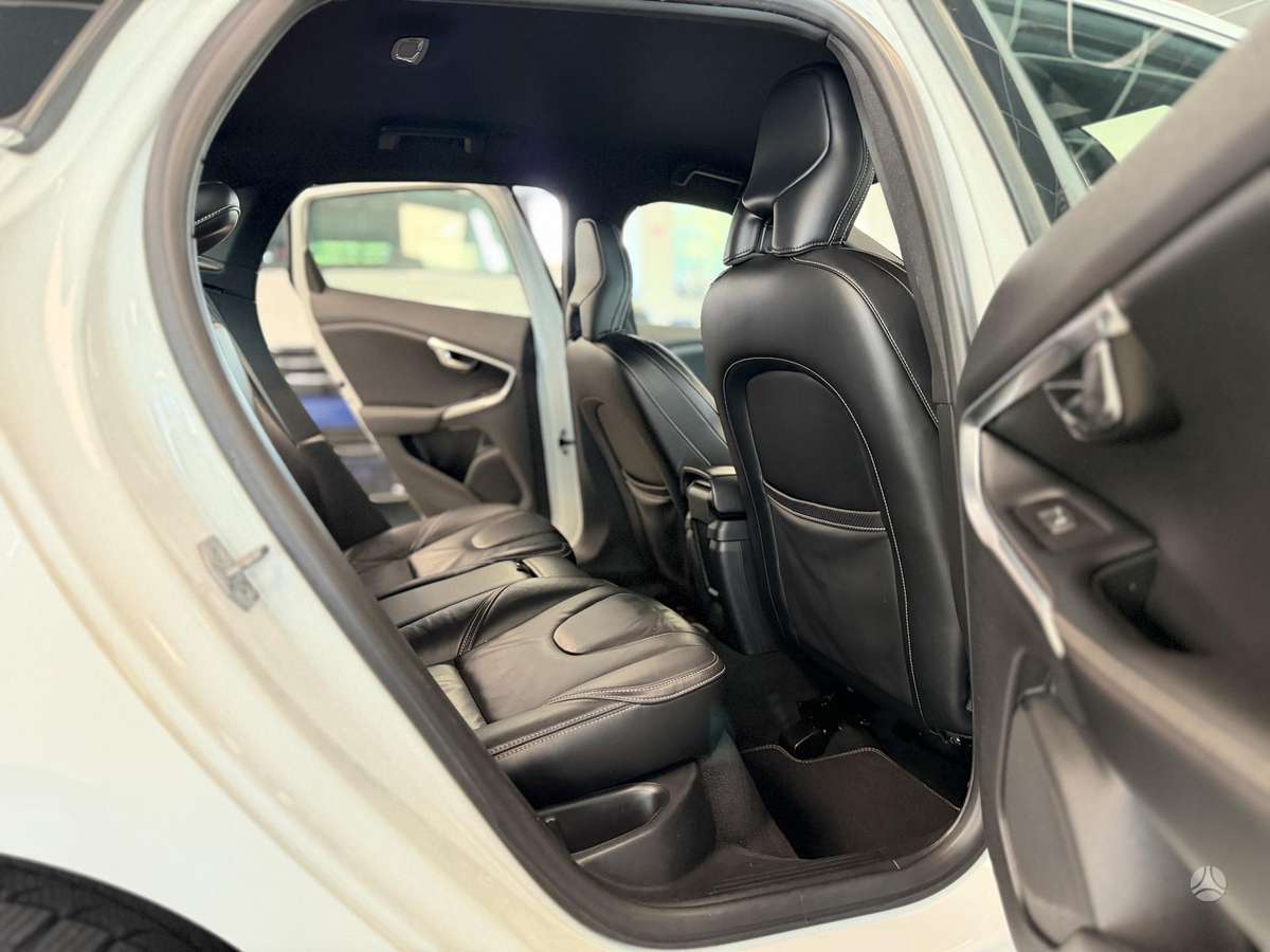 Volvo V40, 2.0 l., hatchback