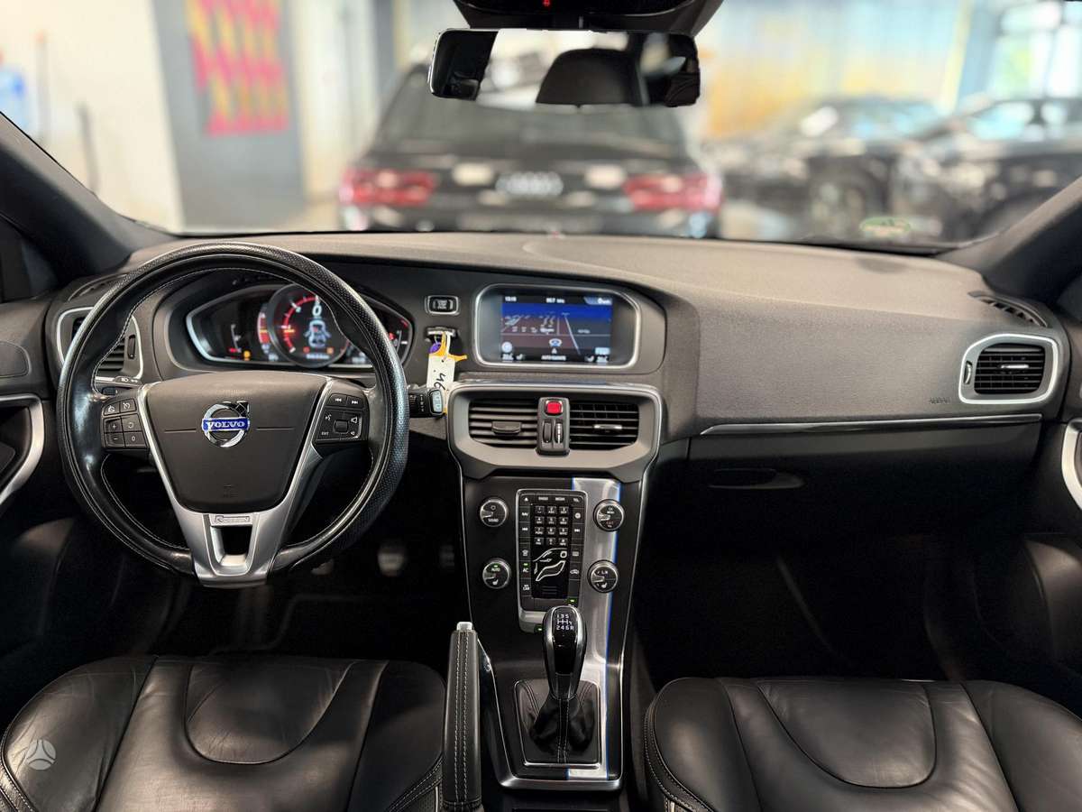 Volvo V40, 2.0 l., hatchback