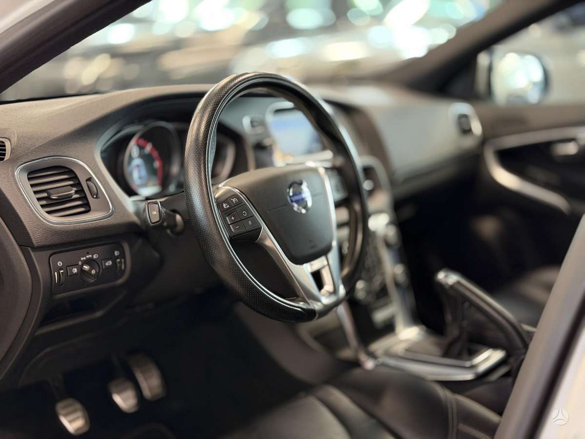 Volvo V40, 2.0 l., hatchback