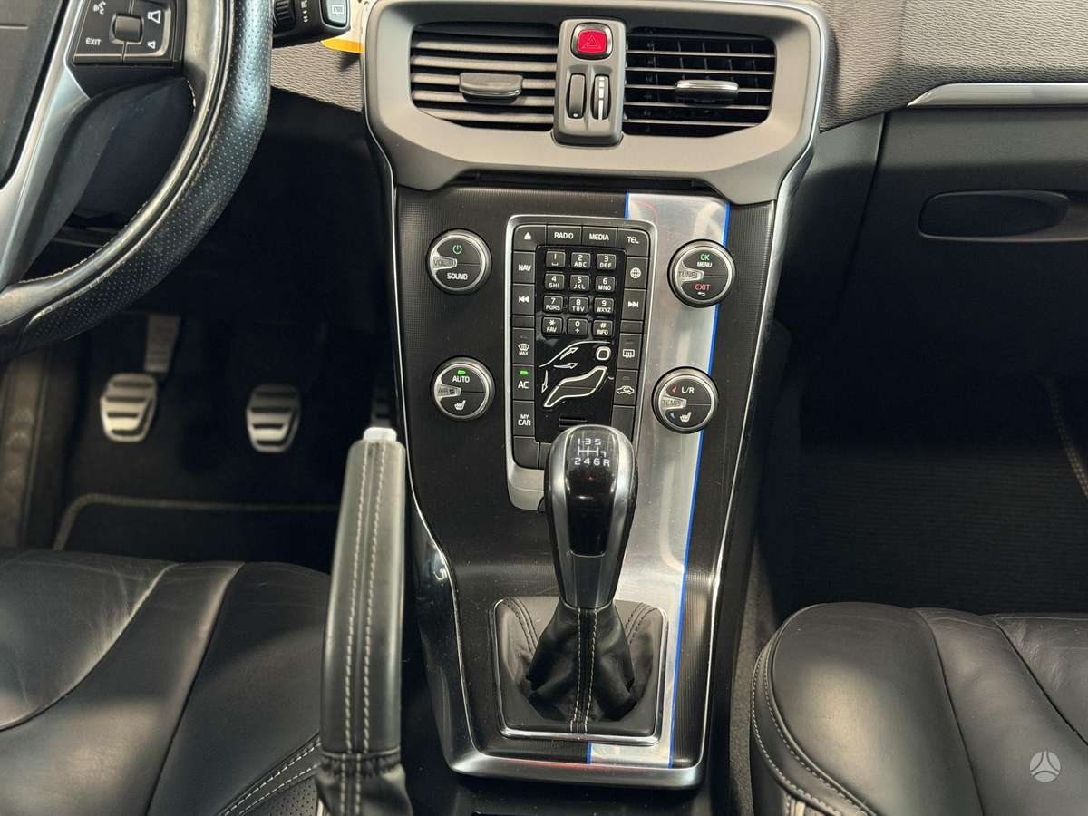 Volvo V40, 2.0 l., hatchback