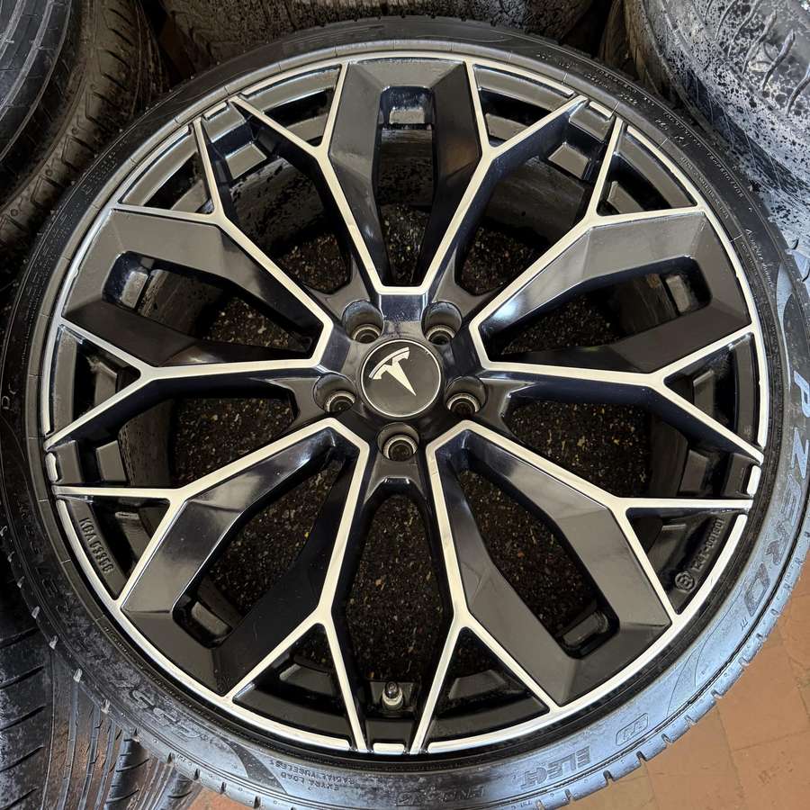 TESLA Model Y, lengvojo lydinio, R21