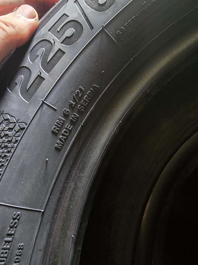 -Kita-, žieminės 225/60 R17