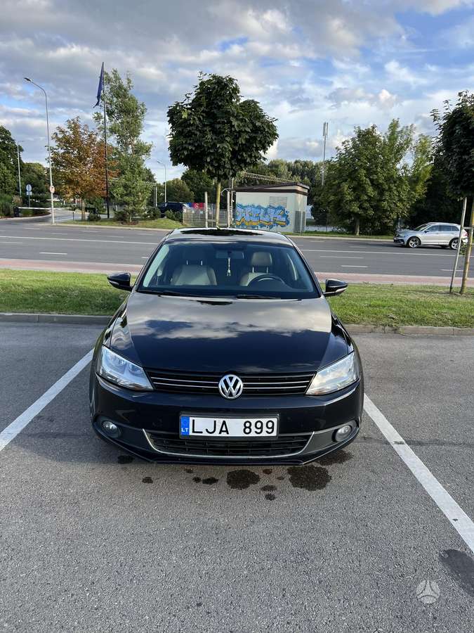 Volkswagen Jetta - 1