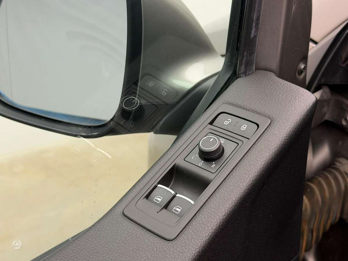 Volkswagen Multivan - 10