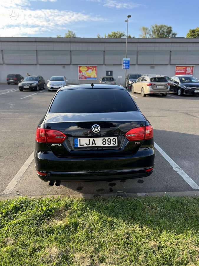 Volkswagen Jetta - 3
